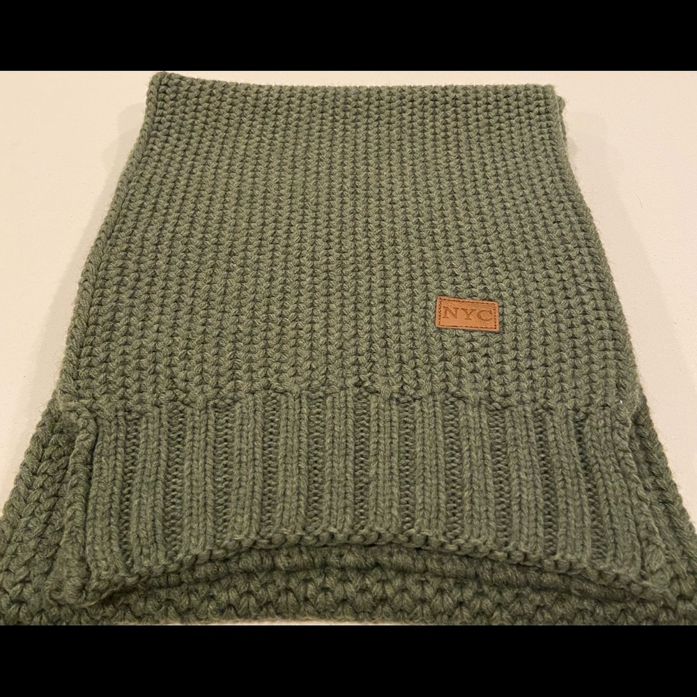 Olive green scarf (VERY WARM)